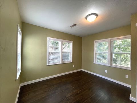 Duplex in Oklahoma City OK 1503 NW 46th Street 10.jpg