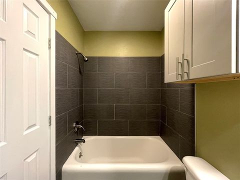 Duplex in Oklahoma City OK 1503 NW 46th Street 12.jpg