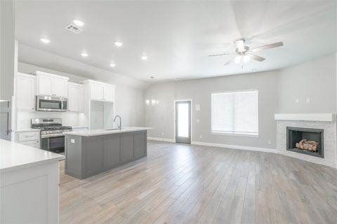 Single Family Residence in Tuttle OK 1220 Colonial Avenue 4.jpg
