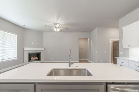 Single Family Residence in Tuttle OK 1220 Colonial Avenue 9.jpg