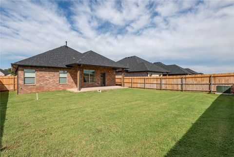 Single Family Residence in Tuttle OK 1220 Colonial Avenue 23.jpg