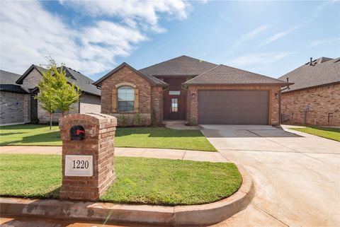 Single Family Residence in Tuttle OK 1220 Colonial Avenue 1.jpg