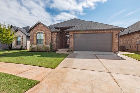 Single Family Residence in Tuttle OK 1220 Colonial Avenue 2.jpg