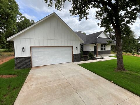 Single Family Residence in Blanchard OK 2402 Blackjack Way.jpg