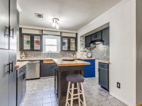 Single Family Residence in Oklahoma City OK 3208 NW 34th Street 21.jpg