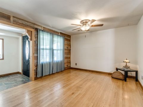 Single Family Residence in Oklahoma City OK 3208 NW 34th Street 15.jpg