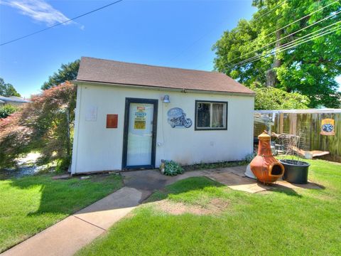 Single Family Residence in Oklahoma City OK 3208 NW 34th Street 3.jpg