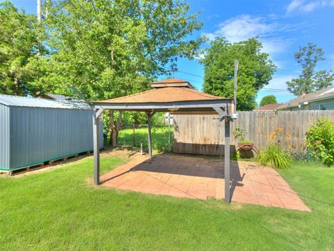 Single Family Residence in Oklahoma City OK 3208 NW 34th Street 1.jpg
