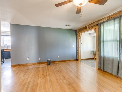 Single Family Residence in Oklahoma City OK 3208 NW 34th Street 14.jpg