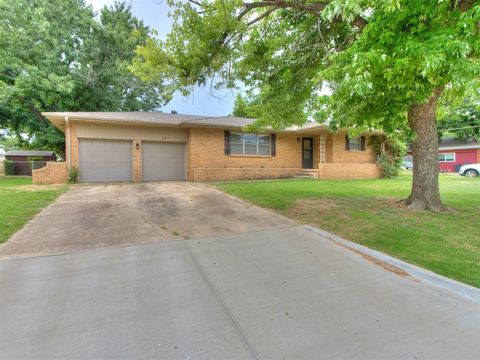 Single Family Residence in Moore OK 119 Thompson Drive.jpg