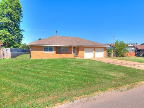 Single Family Residence in El Reno OK 1502 S Reno Avenue.jpg