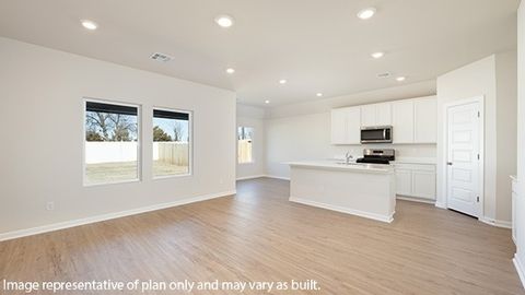 Single Family Residence in Oklahoma City OK 2916 Campfire Drive 4.jpg