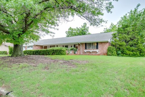 Single Family Residence in Oklahoma City OK 3709 N Quapah Circle.jpg