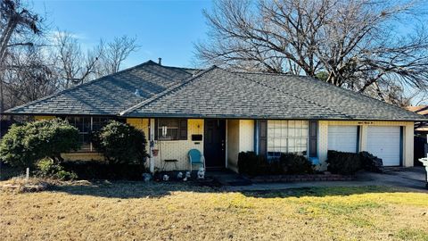 Single Family Residence in Edmond OK 1801 Hardy Drive.jpg