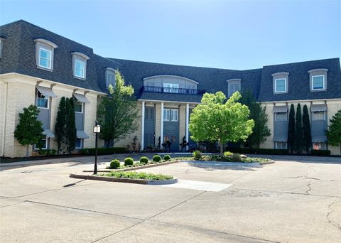 Condominium in Nichols Hills OK 1114 Sherwood Lane #B-2.jpg