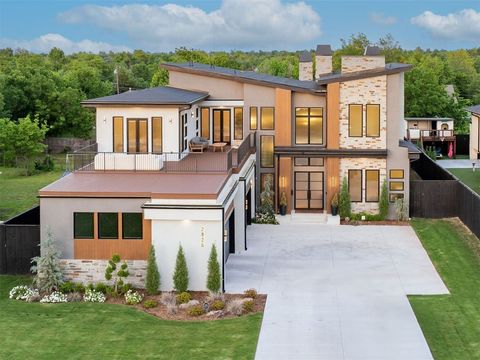 Single Family Residence in Oklahoma City OK 2826 Guilford Lane.jpg