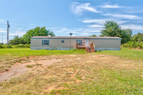 Single Family Residence in Guthrie OK 2650 Woodbury Place.jpg