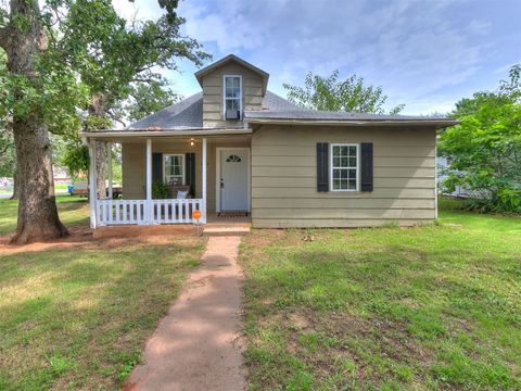 Single Family Residence in Chandler OK 602 E 6th Street.jpg
