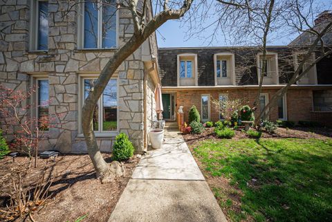 Condominium in Upper Arlington OH 3600 Reed Road #16.jpg