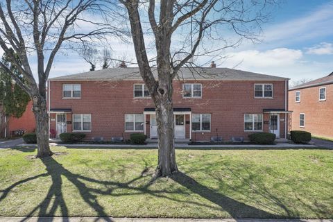 Townhouse in Upper Arlington OH 2021-2027 Harwitch Road.jpg