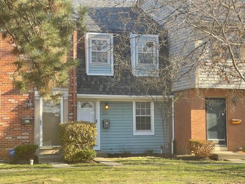 Condominium in Columbus OH 2696 Petzinger Road.jpg