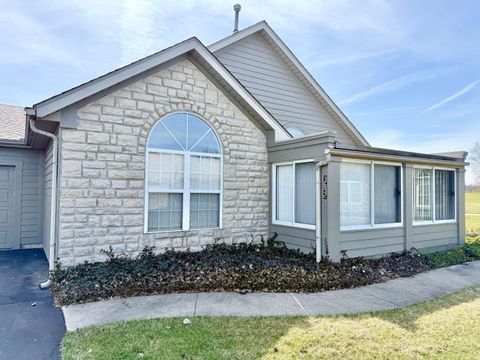 Condominium in Hilliard OH 3692 Links Circle.jpg