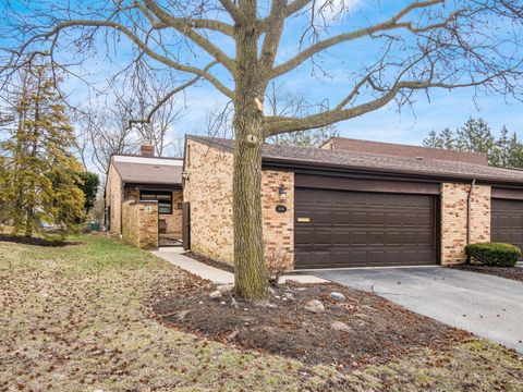 Condominium in Upper Arlington OH 4574 Arlingate Drive.jpg