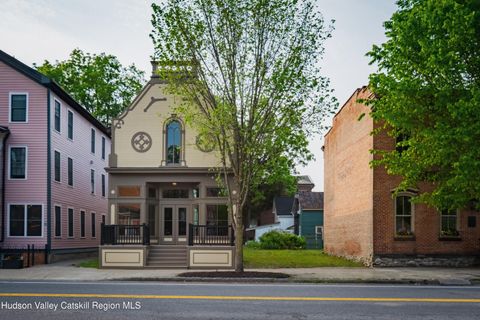 Townhouse in Kinderhook NY 6 Broad Street.jpg