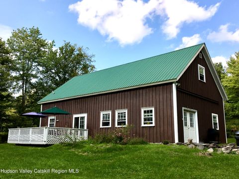 Single Family Residence in Denver NY 535 Autumn Breeze Road.jpg