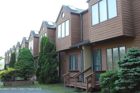 Condominium in Windham NY 41 Quads Way.jpg