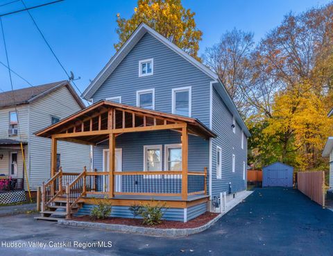 Single Family Residence in Connelly NY 149 2nd Street.jpg