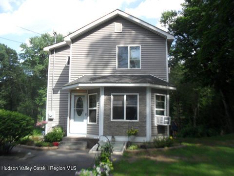 Single Family Residence in Lake Katrine NY 100 Lake Road.jpg