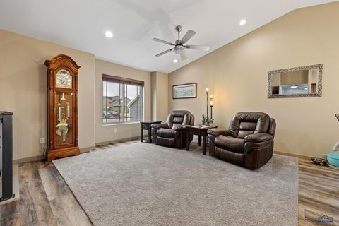 Single Family Residence in Rapid City SD 701 Haakon St 4.jpg