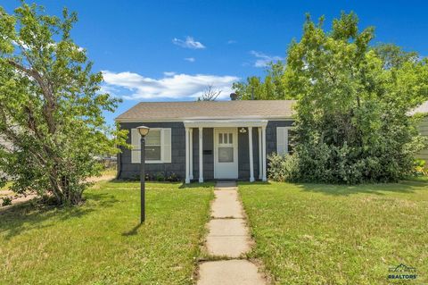 Single Family Residence in Rapid City SD 129 E St Patrick St.jpg