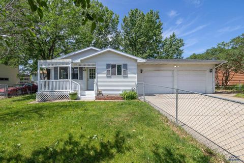 Single Family Residence in Rapid City SD 2439 Sprucewood St.jpg