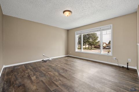 Single Family Residence in Rapid City SD 922 Virginia Ln 4.jpg
