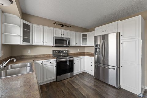 Single Family Residence in Rapid City SD 922 Virginia Ln 6.jpg