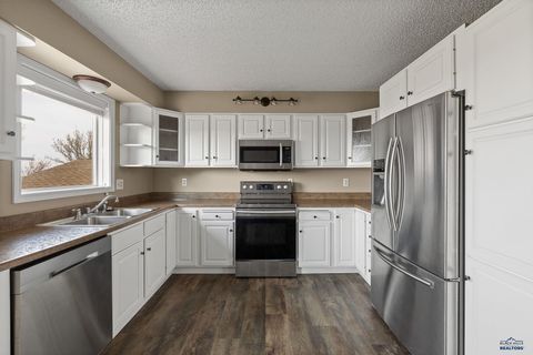 Single Family Residence in Rapid City SD 922 Virginia Ln 7.jpg