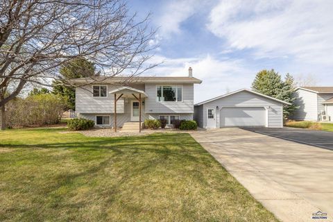 Single Family Residence in Rapid City SD 922 Virginia Ln.jpg