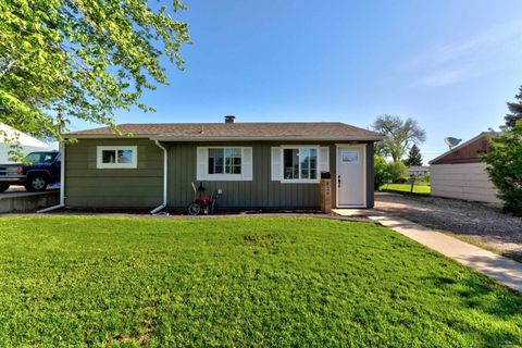 Single Family Residence in Rapid City SD 426 E Oakland St.jpg