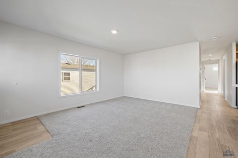 Manufactured Home in Rapid City SD 4309 Circlewood Dr 11.jpg