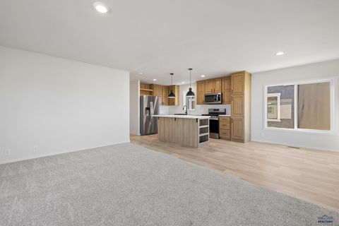 Manufactured Home in Rapid City SD 4309 Circlewood Dr 6.jpg