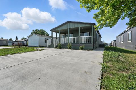 Manufactured Home in Rapid City SD 4309 Circlewood Dr 2.jpg