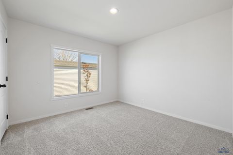 Manufactured Home in Rapid City SD 4309 Circlewood Dr 17.jpg
