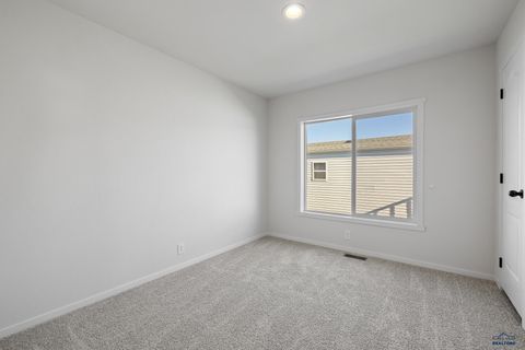 Manufactured Home in Rapid City SD 4309 Circlewood Dr 16.jpg