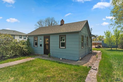Single Family Residence in Rapid City SD 235 E St Patrick St.jpg