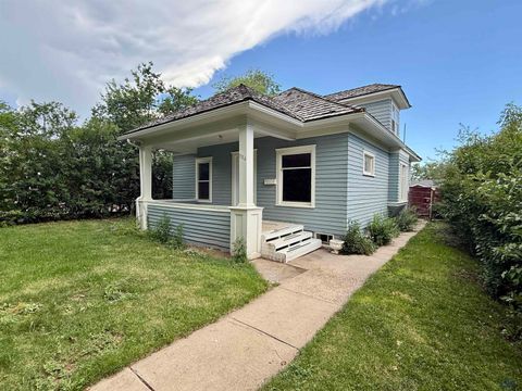 Single Family Residence in Rapid City SD 904 Fairview St.jpg