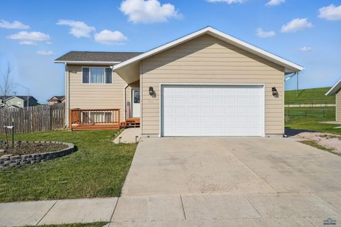 Single Family Residence in Box Elder SD 740 Bear Tooth Ct.jpg