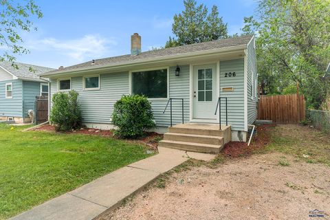Single Family Residence in Rapid City SD 206 E St Anne St.jpg
