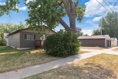 Single Family Residence in Rapid City SD 2104 Prairie Ave.jpg